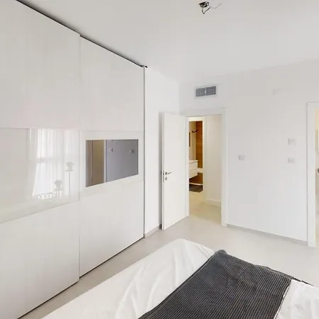Luxury 3&4 Bedroom New Apartments - Close To The Beach & Bahai Gardens Haifa Exterior photo