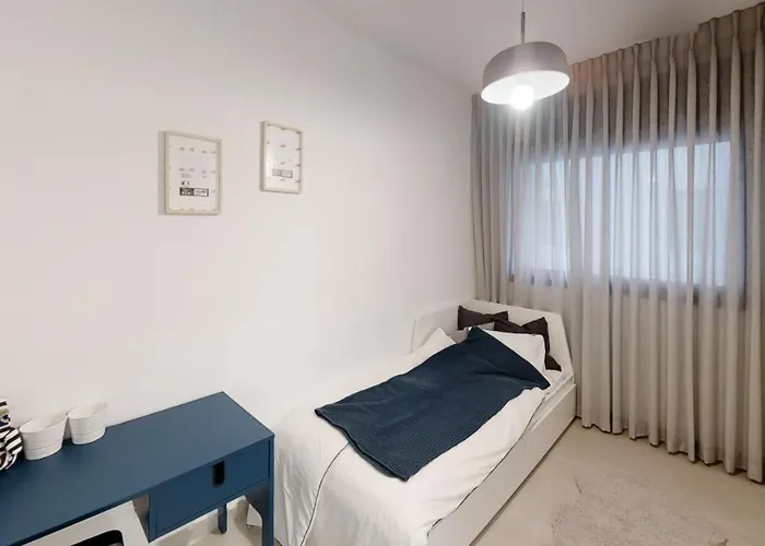 Luxury 3&4 Bedroom New Apartments - Close To The Beach & Bahai Gardens